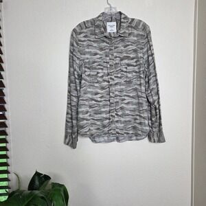 3 /‎ $30 American Eagle Outfitters Camo Button Down Long Sleeve  L Gray Green